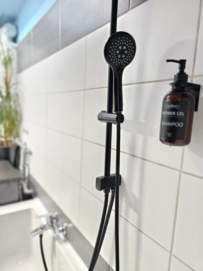 Doppelzimmer 1 I Geteiltes Bad & Kueche I Mit Dem Zug Nur 4 Min Bis Zum Hauptbahnhof Friburgo de Brisgovia Exterior foto